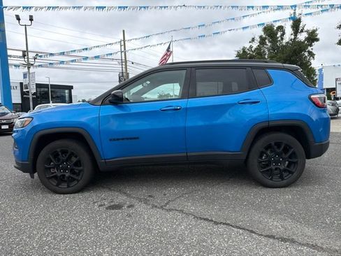 Used 2023 Jeep Compass Latitude w/ Sun and Sound Group AWD/4WD image 6
