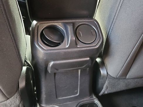 Used 2018 Jeep Wrangler Unlimited Sport AWD/4WD image 17