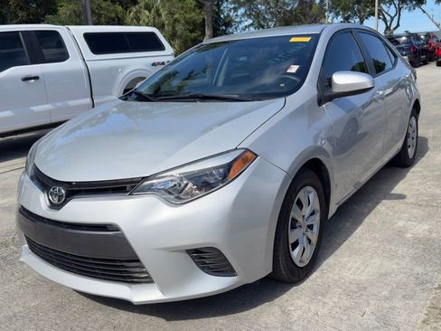 Used 2015 Toyota Corolla LE FWD image 1
