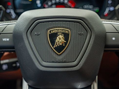 Used 2022 Lamborghini Urus AWD/4WD image 33