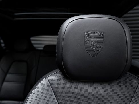 Certified 2023 Porsche Cayenne Platinum Edition AWD/4WD image 15