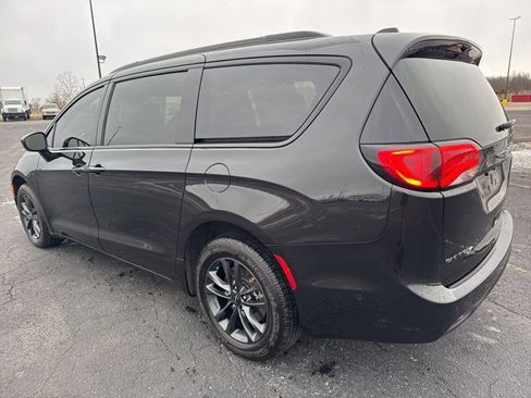 Used 2020 Chrysler Pacifica Touring-L w/ Advanced Safetytec Group image 6