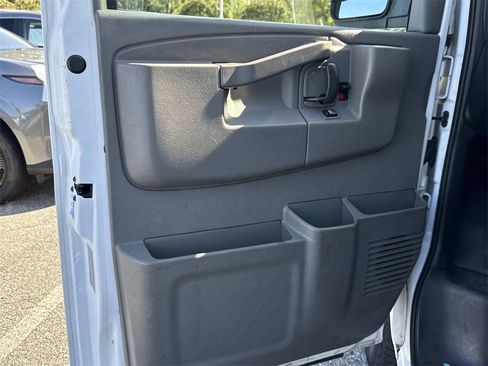 Used 2017 Chevrolet Express 3500 image 10