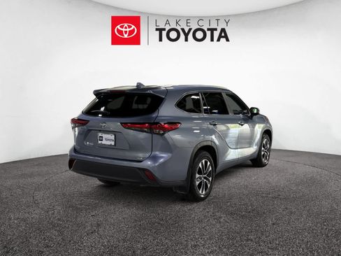 Used 2023 Toyota Highlander XLE FWD image 9