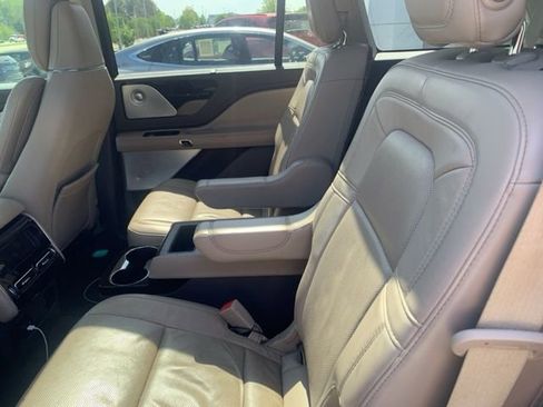 Used 2020 Lincoln Aviator Reserve w/ Equipment Group 201A image 8
