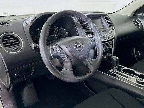 Used 2018 Nissan Pathfinder SV AWD/4WD image 9