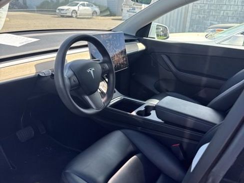 Used 2022 Tesla Model Y Long Range image 4