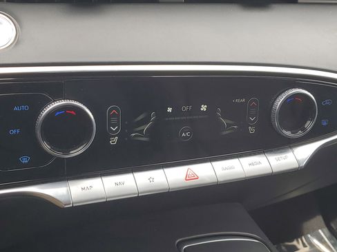 Used 2025 Genesis GV70 2.5T AWD/4WD image 27