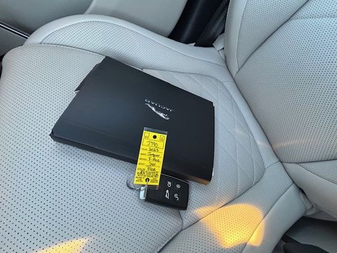 Certified 2023 Jaguar F-PACE S image 32