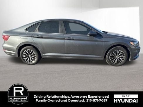 Used 2019 Volkswagen Jetta SE image 3