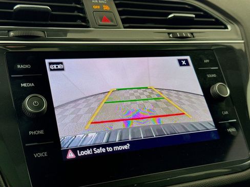 Certified 2023 Volkswagen Tiguan SE R-Line AWD/4WD image 17