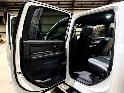 Used 2022 RAM 2500 Tradesman w/ Chrome Appearance Group AWD/4WD image 14