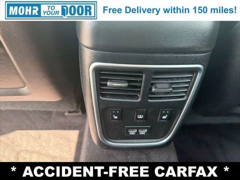 Used 2017 Chrysler 300 C RWD image 34