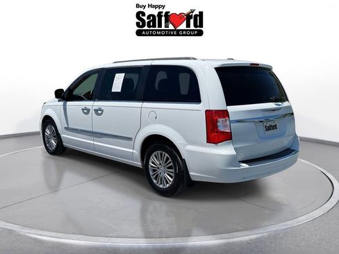 Used 2014 Chrysler Town & Country Touring-L w/ Driver Convenience Group FWD image 5