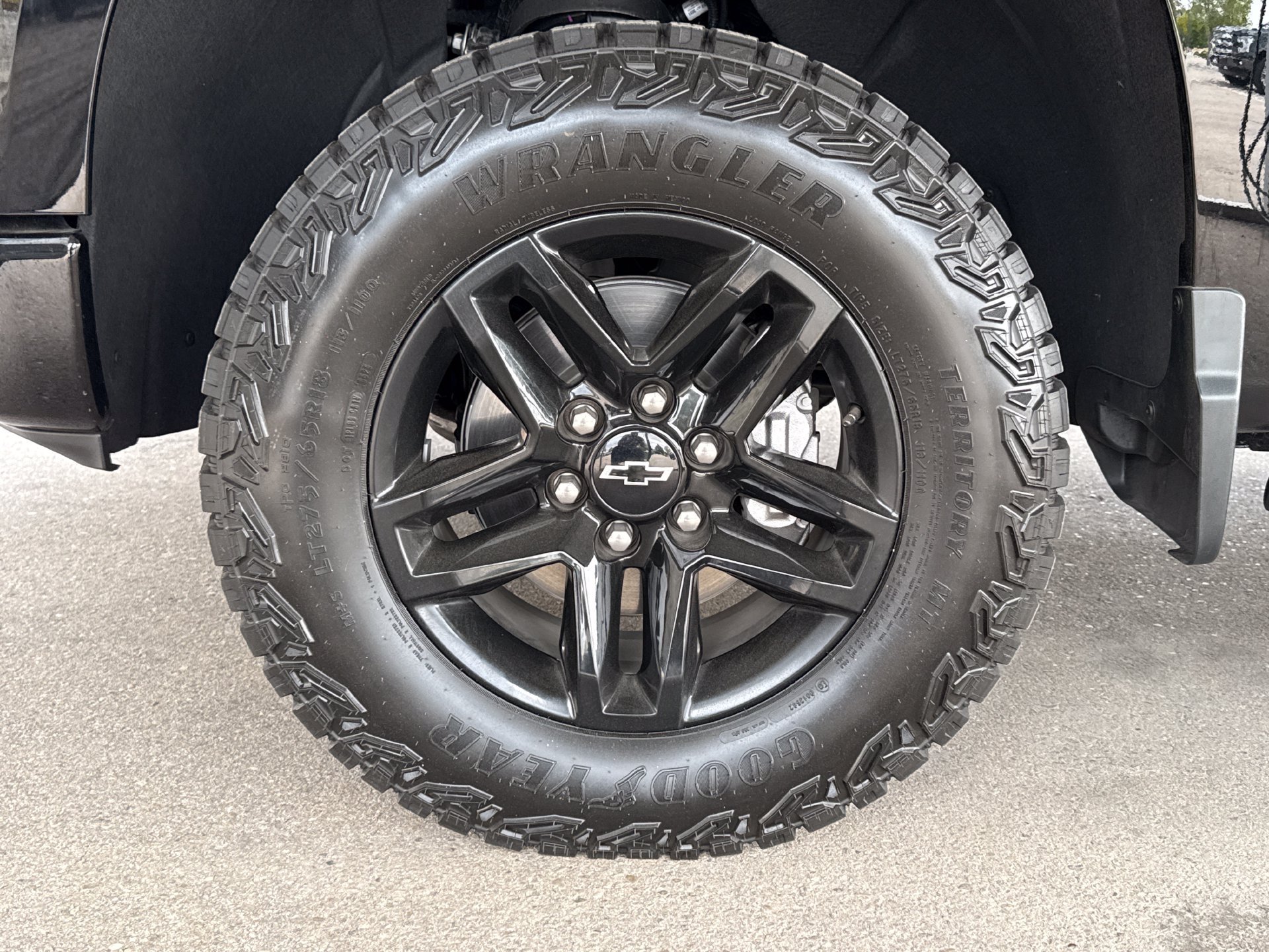 Used 2025 Chevrolet Silverado 1500 Custom Trail Boss AWD/4WD image 17