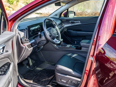 Used 2023 Kia Sportage SX image 16