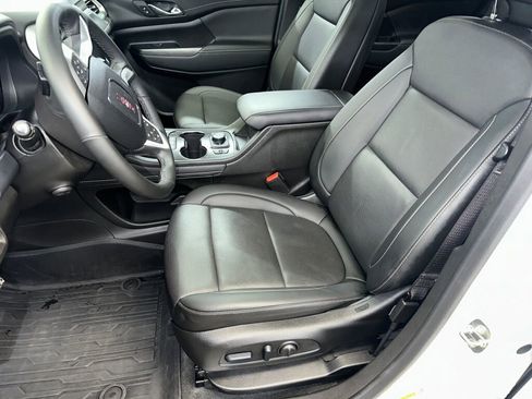 Certified 2023 GMC Acadia SLT w/ Preferred Package image 2