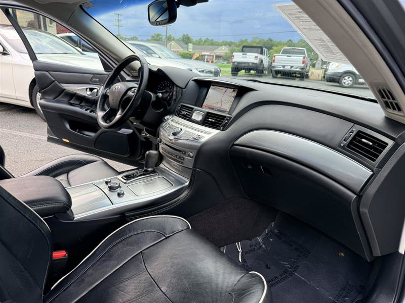 Used 2017 INFINITI Q70 3.7 AWD/4WD image 9
