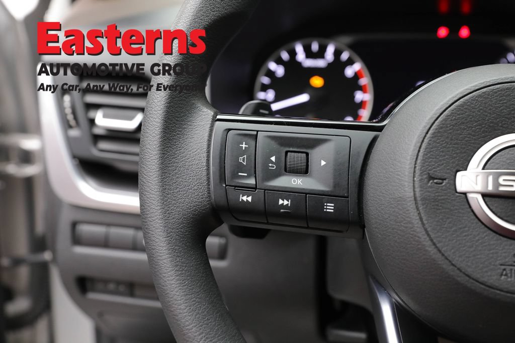 Used 2023 Nissan Rogue SV AWD/4WD image 15