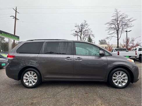 Used 2012 Toyota Sienna Limited image 9