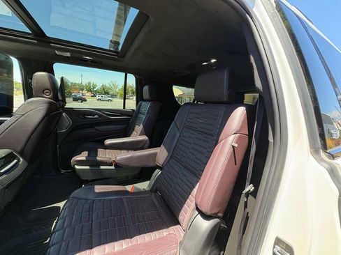 Used 2022 Cadillac Escalade ESV Sport Platinum w/ Heavy-Duty Trailer Package AWD/4WD image 13