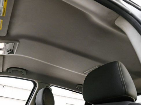 Used 2017 Nissan Titan SV image 24