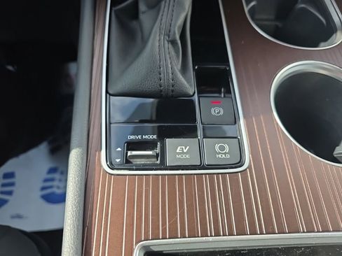 Used 2024 Toyota Sienna XLE image 28