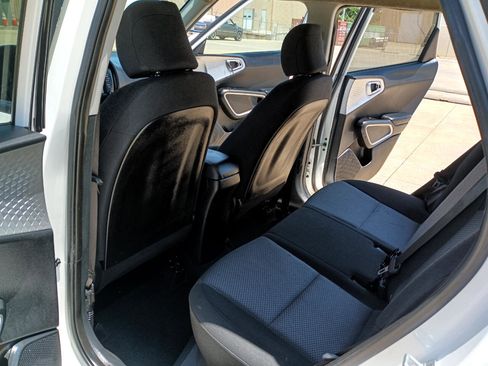 Used 2020 Kia Soul LX image 10