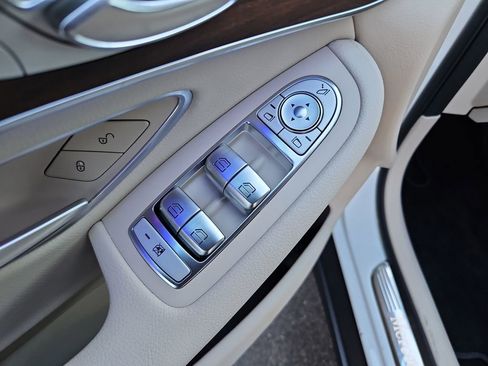 Used 2022 Mercedes-Benz GLC 300 4MATIC image 24