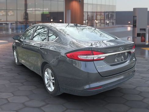 Used 2018 Ford Fusion SE w/ Fusion SE Technology Package image 6