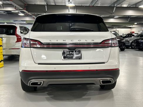 Used 2023 Lincoln Nautilus Reserve w/ Luxury Package AWD/4WD image 3