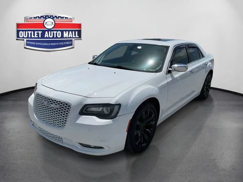 Used 2017 Chrysler 300 C RWD image 7