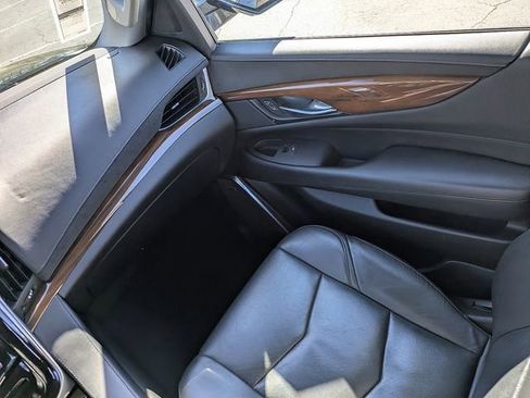 Used 2019 Cadillac Escalade 2WD image 18