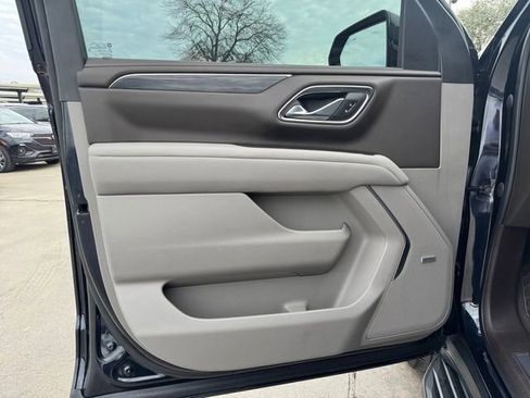 Certified 2023 GMC Yukon XL SLT w/ SLT Premium Package image 4