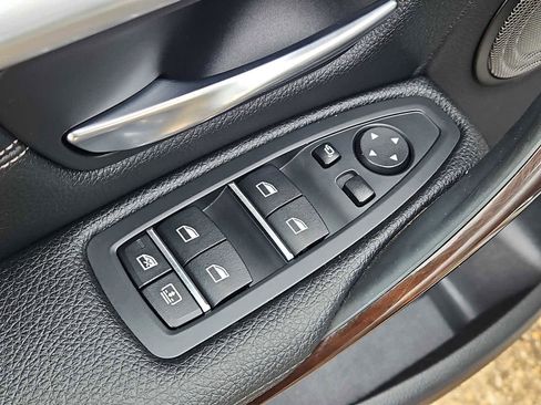 Used 2018 BMW 330i xDrive Sedan w/ Premium Package image 12