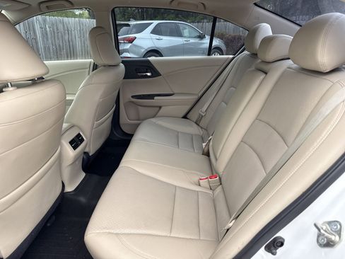 Used 2017 Honda Accord Touring image 10