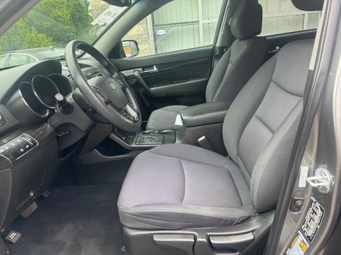 Used 2011 Kia Sorento 2WD w/ Convenience Pkg image 11