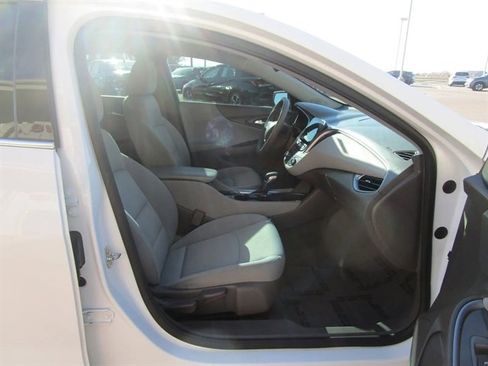 Used 2022 Chevrolet Malibu LT image 16