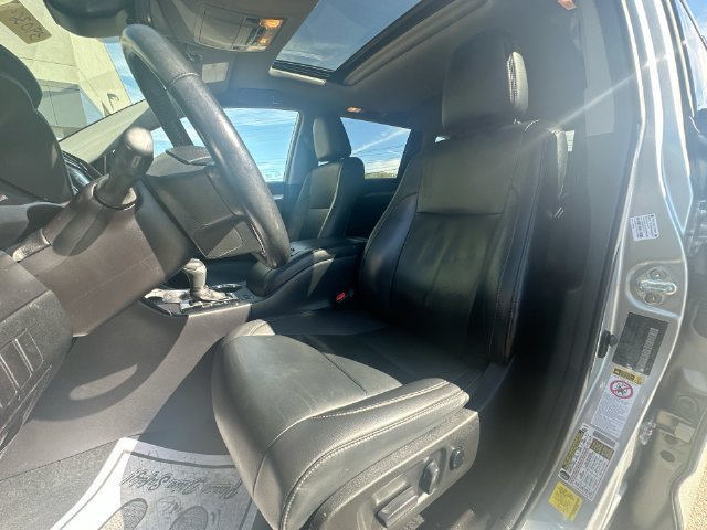Used 2019 Toyota Highlander XLE AWD/4WD image 14