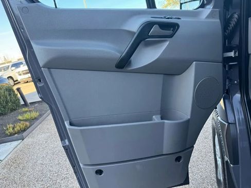 Used 2017 Mercedes-Benz Sprinter 2500 image 20