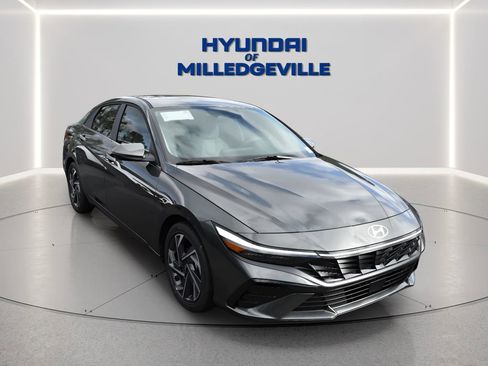 New 2026 Hyundai Elantra Limited FWD image 2