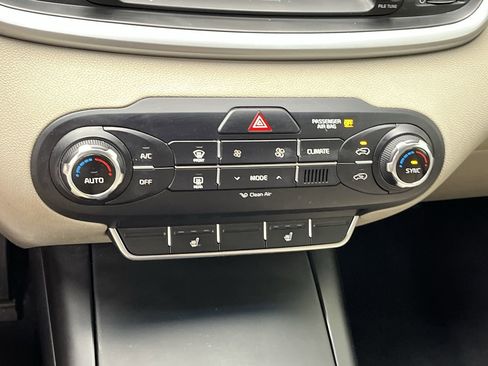 Used 2017 Kia Sorento AWD w/ LX Convenience Package image 21
