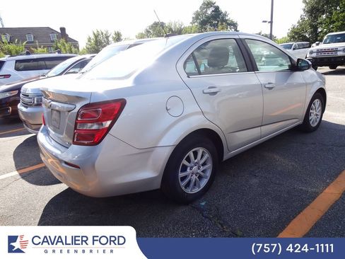 Used 2018 Chevrolet Sonic LT w/ Convenience Package FWD image 5