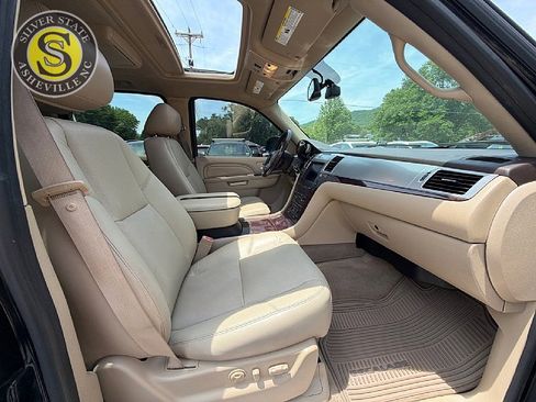Used 2011 Cadillac Escalade ESV Premium AWD/4WD image 16