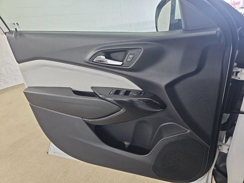 Certified 2024 Chevrolet Trax LT w/ Driver Confidence Package FWD image 32