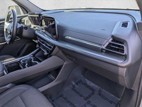 Used 2024 Chevrolet Traverse LT image 23