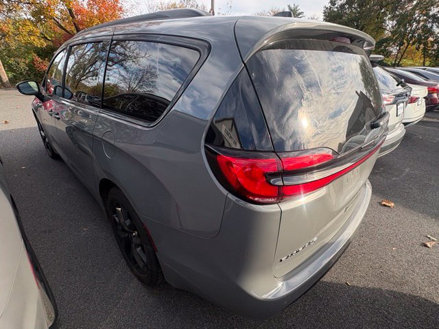 Used 2025 Chrysler Pacifica Limited FWD image 13