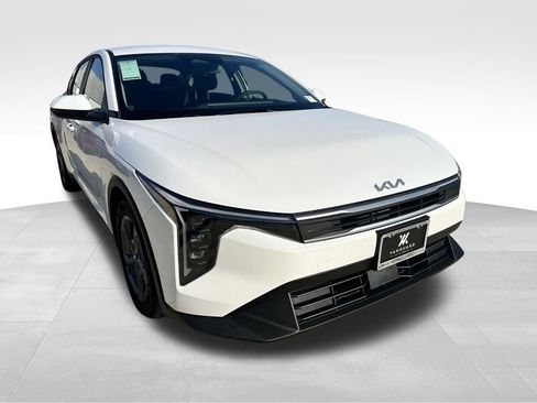 New 2025 Kia K4 LXS image 5