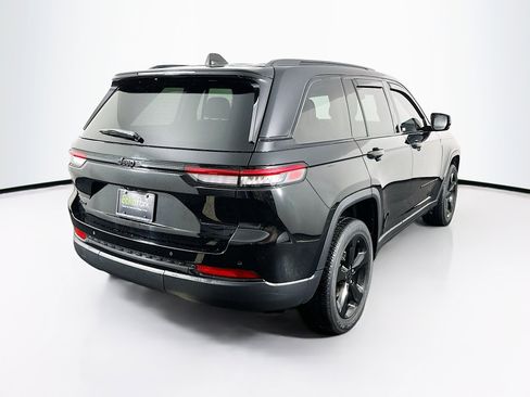 Used 2023 Jeep Grand Cherokee Altitude AWD/4WD image 9