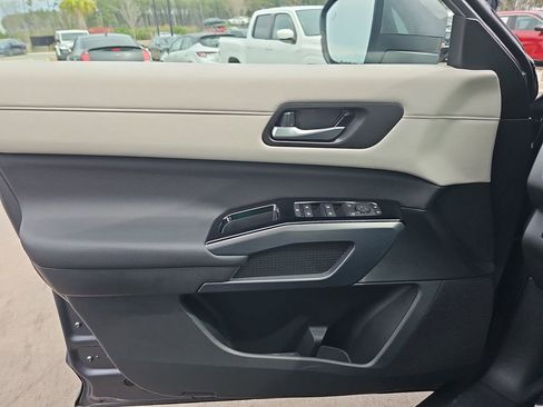 Used 2024 Nissan Pathfinder SL w/ SL Premium Package image 32